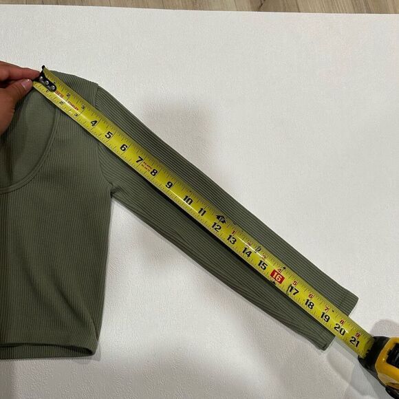 Zara Quarter Sleeve Crop Top - Picture 3 of 5